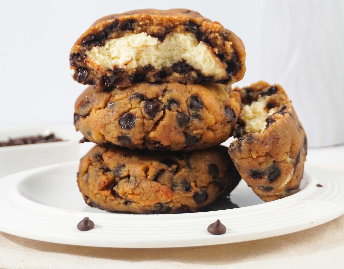 Sugar-free/Keto Chocochip Cookie with Cheesecake Filling